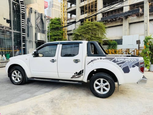 NAVARA 06ប៉ុង2ឡានខ្ចី