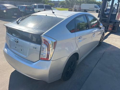 Prius 2013 Option 2 ពណ៌ទឹកប្រាក់