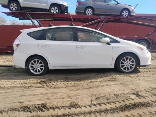 Prius V 012 opt.5 Adv (មកដល់ខែ៦)