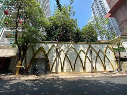 Restaurant Or Commercial Villa For Rent in BKK1