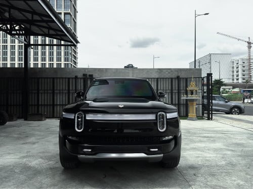 Rivian R1S EV ឡានមួយទឹកម្ចាស់ដើមទិញថ្មីថែខ្លាំង ឡាននៅស្អាតខ្លាំងគីឡូតិច