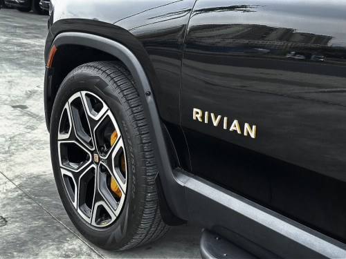 Rivian R1S EV ឡានមួយទឹកម្ចាស់ដើមទិញថ្មីថែខ្លាំង ឡាននៅស្អាតខ្លាំងគីឡូតិច