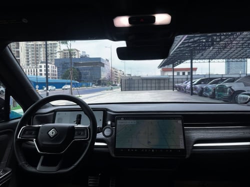 Rivian R1S EV ឡានមួយទឹកម្ចាស់ដើមទិញថ្មីថែខ្លាំង ឡាននៅស្អាតខ្លាំងគីឡូតិច