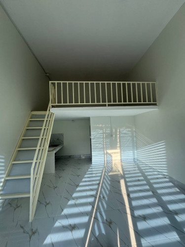 Room for rent size 4.3m x 6m with mezzanine floor, near Hope and Bromsgrove International School.