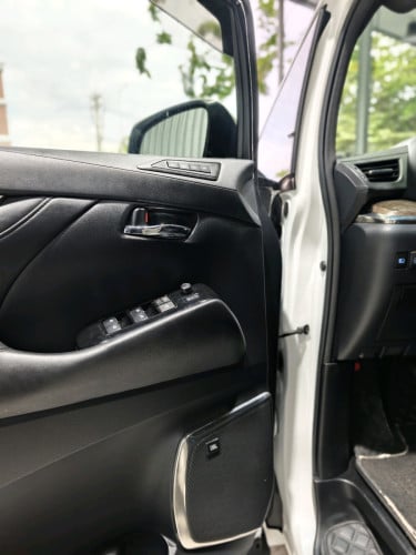 Toyota Alphard Hybrid Executive lounge full option 2020