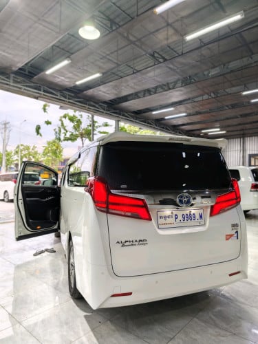 Toyota Alphard Hybrid Executive lounge full option 2020