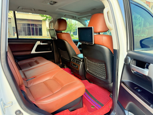 TOYOTA Land Cruiser V8 សាំង នៅដូចថ្មី ,Year:2020 ម្ចាស់ដើម