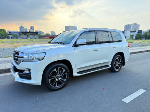 TOYOTA Land Cruiser V8 សាំង នៅដូចថ្មី ,Year:2020 ម្ចាស់ដើម