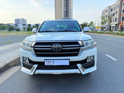 TOYOTA Land Cruiser V8 សាំង នៅដូចថ្មី ,Year:2020 ម្ចាស់ដើម