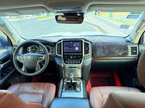 TOYOTA Land Cruiser V8 សាំង នៅដូចថ្មី ,Year:2020 ម្ចាស់ដើម