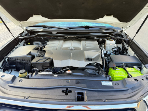 TOYOTA Land Cruiser V8 សាំង នៅដូចថ្មី ,Year:2020 ម្ចាស់ដើម