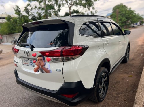 Toyota Rush 020 នៅថ្មីស្អាតណាស់ កៅអី3 ជួរ