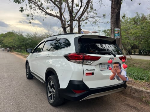 Toyota Rush 020 នៅថ្មីស្អាតណាស់ កៅអី3 ជួរ