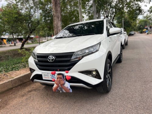 Toyota Rush 020 នៅថ្មីស្អាតណាស់ កៅអី3 ជួរ