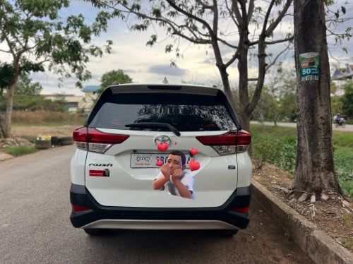 Toyota Rush 020 នៅថ្មីស្អាតណាស់ កៅអី3 ជួរ