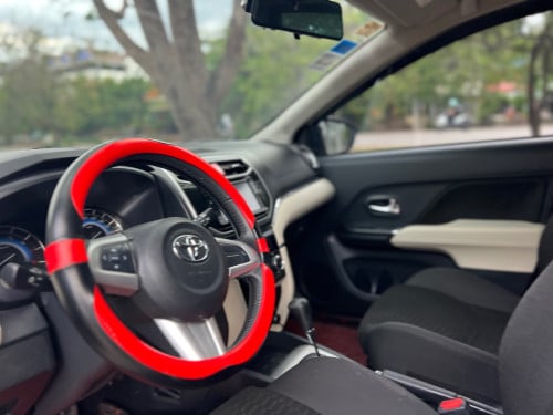 Toyota Rush 020 នៅថ្មីស្អាតណាស់ កៅអី3 ជួរ