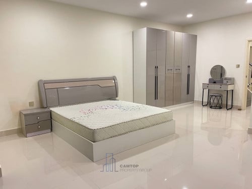 Twin Villa 4 Bedrooms For Rent In Peng Hout 50m