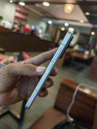 Xiaomi 15 12g/256g_CH(វៃដូរបាន)👉$375