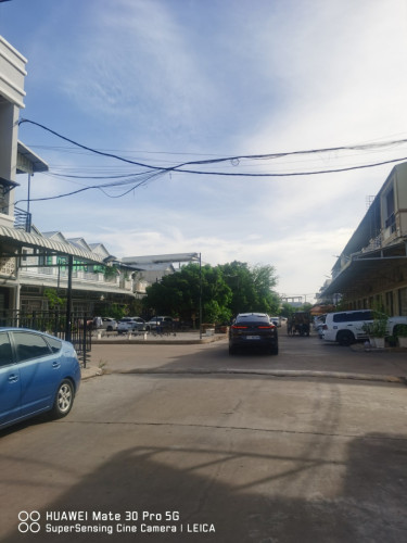 វីឡាកូនកាត់ហុកលីវាលស្បូវលក់វិញខាតផ្ទះក្បែសួនច្បារ
