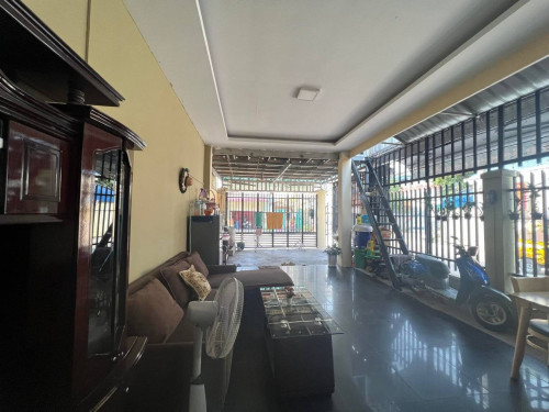 ផ្ទះក្រោយរោងចក្រកែវ លក់បន្ទាន់