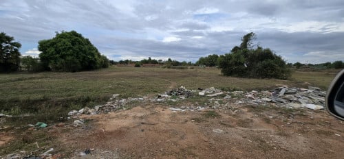 ដី​លក់​នៅ​ក្បែរ​តំបន់​វីឡា​អភិ​ជន