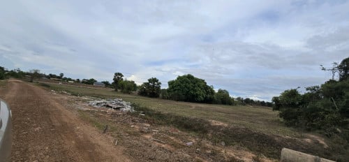 ដី​លក់​នៅ​ក្បែរ​តំបន់​វីឡា​អភិ​ជន