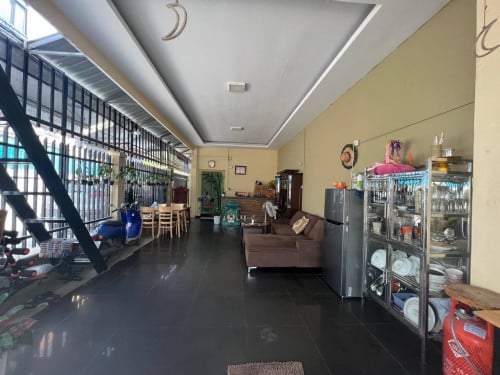 ផ្ទះក្រោយរោងចក្រកែវ​ លក់បន្ទាន់ ចរចារជាមួយម្ចាស់ផ្ទះផ្ទាល់ 011515656