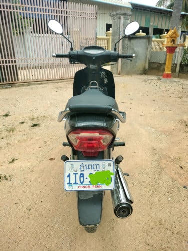 ម៉ូតូខ្ញុំជិះផ្ចាល់ខ្លួនចង់លក់ ឆ្នាំ 202