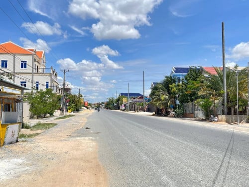 ដីដាក់លក់ជាប់ផ្លូវ(20m) ទន្លេបាទី