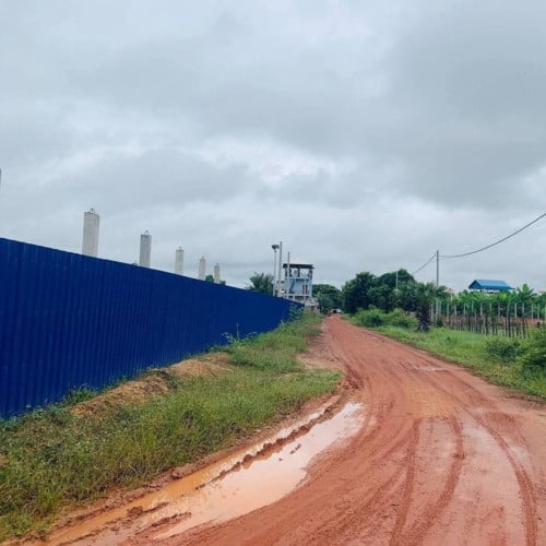 ដីឃ្លាំងលក់ទំហំ3053m2ជាប់ផ្លូវ​កាច់កែងផ្លូវក្រវ៉ាត់ក្រុងទី១ក្រុងសៀមរាប​