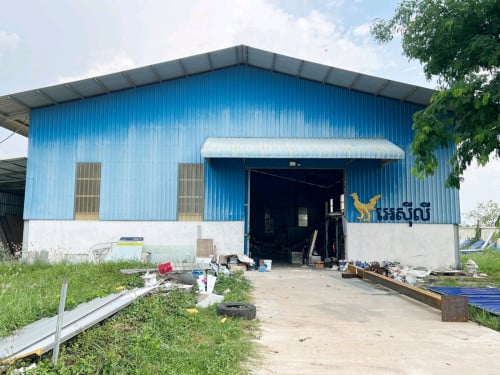 ដី/ឃ្លាំងលក់បន្ទាន់លើផ្លូវប្រឡាយ50ម៉ែត្រប្លុករោងចក្រឃ្លាំងបុរី_ជិតផ្លូវក្រវ៉ាត់ក្រុង