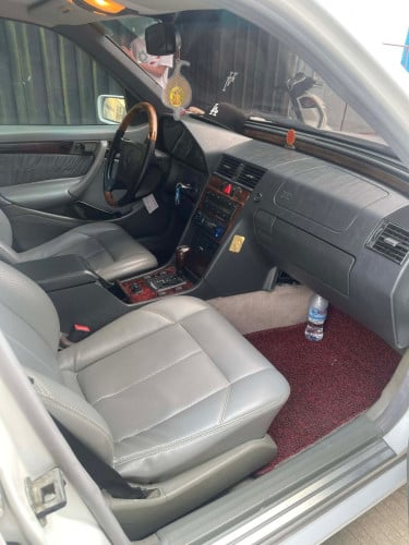 លក់​ បងប្អូនលក់​ C230ឆ្នាំ98​