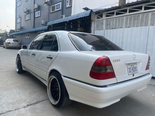 លក់​ បងប្អូនលក់​ C230ឆ្នាំ98​