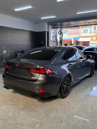 ស្តុកថ្មី Lexus IS 200T F Sport ហ្សុីន 2016