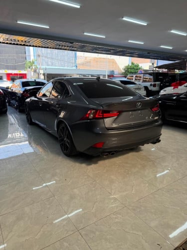 ស្តុកថ្មី Lexus IS 200T F Sport ហ្សុីន 2016