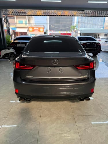 ស្តុកថ្មី Lexus IS 200T F Sport ហ្សុីន 2016