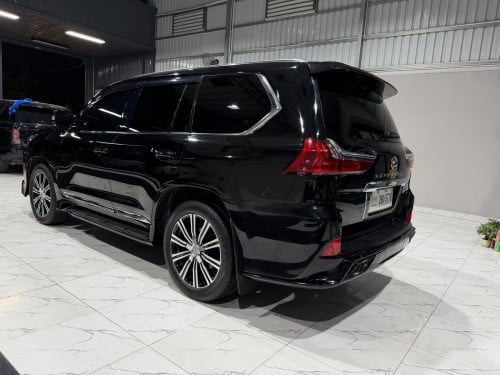 លក់​ LX570 016 super sport full option ធានា​ថ្នាំ​សុីនមួយជុំ​ ម្ចាស់ដេីម​ផ្ទាល់​