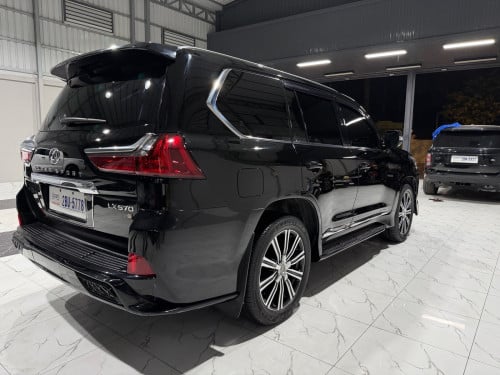 លក់​ LX570 016 super sport full option ធានា​ថ្នាំ​សុីនមួយជុំ​ ម្ចាស់ដេីម​ផ្ទាល់​