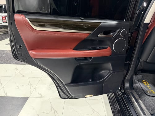 លក់​ LX570 016 super sport full option ធានា​ថ្នាំ​សុីនមួយជុំ​ ម្ចាស់ដេីម​ផ្ទាល់​
