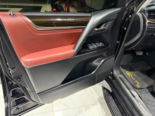 លក់​ LX570 016 super sport full option ធានា​ថ្នាំ​សុីនមួយជុំ​ ម្ចាស់ដេីម​ផ្ទាល់​