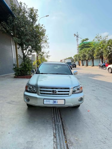 ស្តុកថ្មី Model : TOYOTA Highlander V4 2004