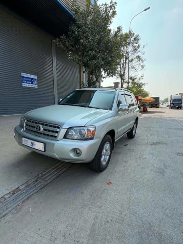 ស្តុកថ្មី Model : TOYOTA Highlander V4 2004