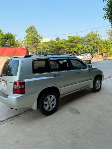 ស្តុកថ្មី Model : TOYOTA Highlander V4 2004