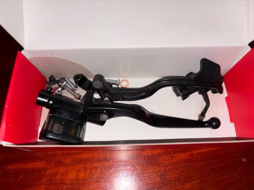 មានដៃ motorcycle handlebar levers RCB លក់! ដាក់បានច្រេីន​ប្រភេទ​ម៉ូតូ​ នឹងម៉ូតូធំ!