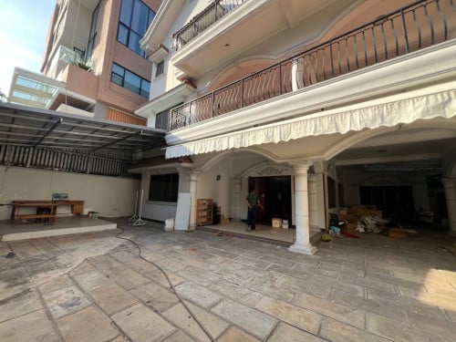 [ Spacious villa For Rent in toul svay prey area]