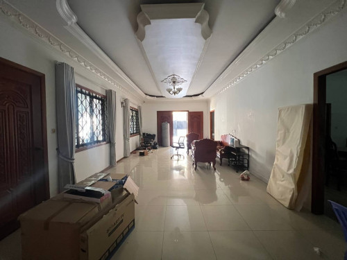 [ Spacious villa For Rent in toul svay prey area]