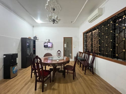 [ Spacious villa For Rent in toul svay prey area]