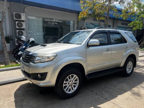 រថយន្តសម្រាប់ជួល Toyota Fortuner 2014  Daily, Weekly, Monthly, Yearly