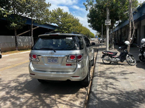 រថយន្តសម្រាប់ជួល Toyota Fortuner 2014  Daily, Weekly, Monthly, Yearly