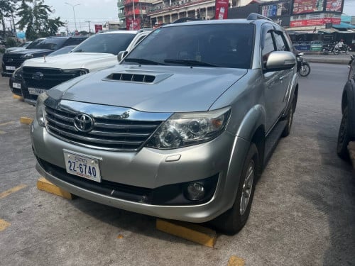 រថយន្តសម្រាប់ជួល Toyota Fortuner 2014  Daily, Weekly, Monthly, Yearly